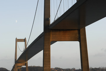 Obraz premium cold and blue bridge