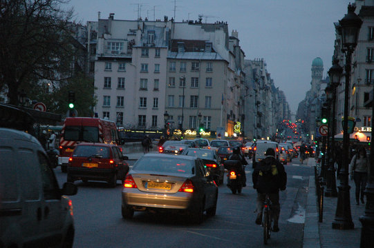 rue dauphine &agrave; la tomb&eacute;e de la nuit