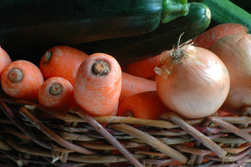carottes, oignons et courgettes