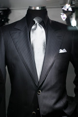 costard noir pour cravate argentée