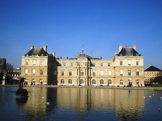 Fototapeta na wymiar palais du luxembourg-sénat