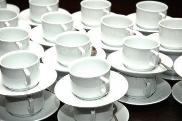 cups and saucers stacked on top of each other