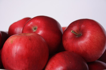 red apples