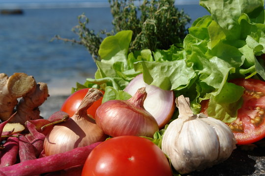 legumes en vrac sur fond lagon
