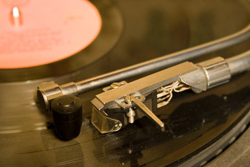Fototapeta na wymiar recordplayer z czarnych płyt LP (33 1/3 rpm)