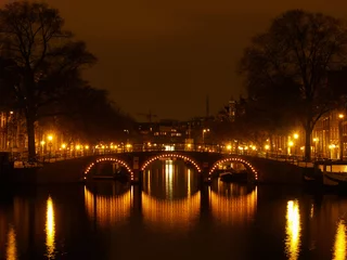 Fotobehang canals of amsterdam by night © Wouter Tolenaars