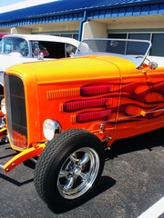 Fototapeta premium hotrod car in orange flames