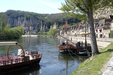 Fototapeta na wymiar roszada Gageac wzdłuż Dordogne