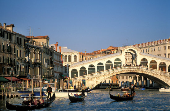 Venedig, Rialtobrücke, Canal Grande, Gondeln, Copy space © Johanna Mühlbauer