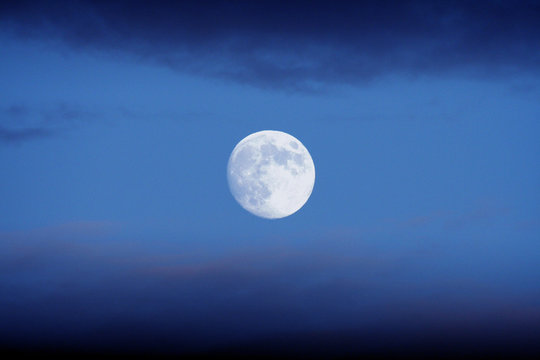 Vollmond am Nachthimmel