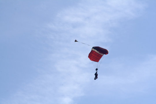 tandem skydivers