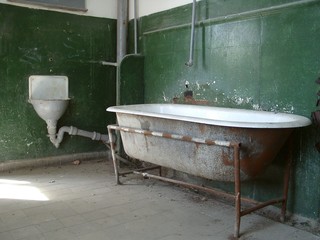 altes badezimmer