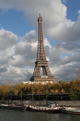 the eiffel tower in autumn