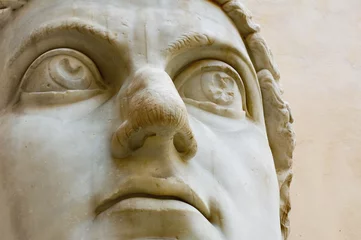 Rolgordijnen head of ancient statue © javarman