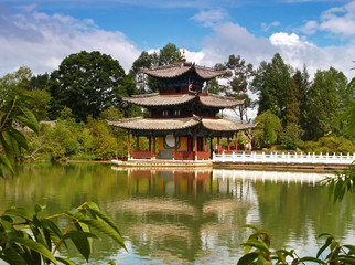 un parc paysager à lijiang en chine