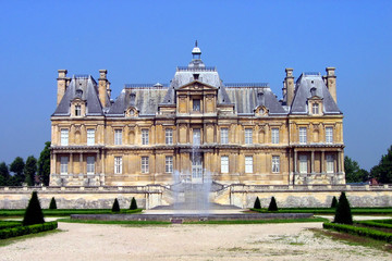 Fototapeta na wymiar château de maisons laffitte