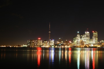 Fototapeta na wymiar vew z CN Tower i Lake Shore