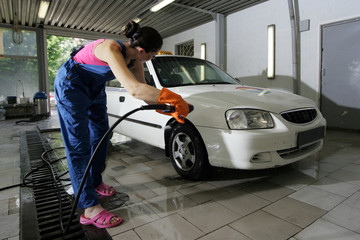 Fototapeta na wymiar myjnia samochodowa