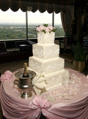 bride's wedding cake
