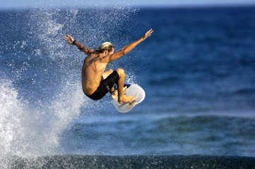 surfer doing an ariel - obrazy, fototapety, plakaty