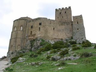 Fototapeta na wymiar château médiéval de loarre (pyrénées)
