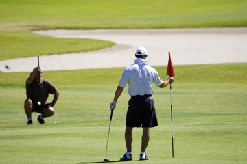 Obraz premium golfer at hole