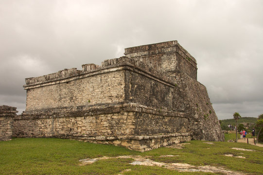 mayan palace ruins
