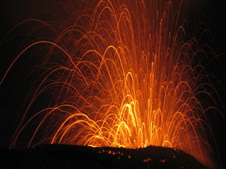 explosion de lave en fusion