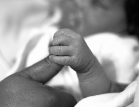 b&w newborn wth mother