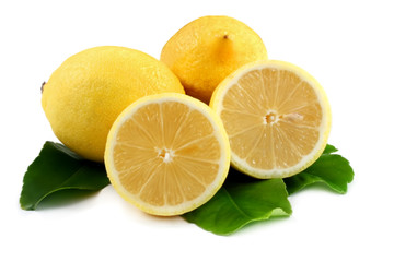 Fototapeta na wymiar lemons on leaves