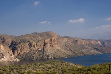 Fototapeta na wymiar canyon lake vista