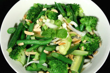 green vegetables with almonds 1