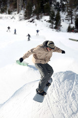 Fototapeta na wymiar skok snowboard