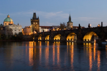 Fototapeta na wymiar Most Karola w nocy