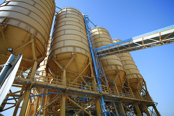 Obraz premium silos im alberner hafen, hafengelände in wien