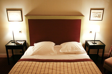 chambre d'hôtel - lit