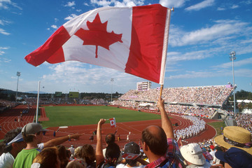 can flag crowd 01