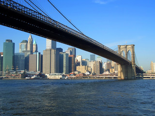 Naklejka premium brooklyn bridge and lower manhattan, new york