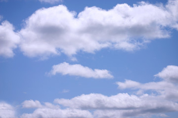 Fototapeta na wymiar nubes y cielo azul