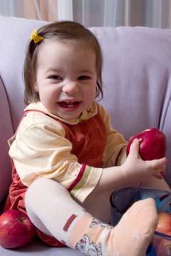 little girl with apples