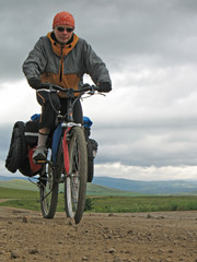 one  women cyclist go to road