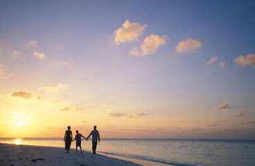 famiglia al tramonto