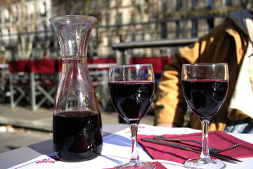 verres de vins et pichet