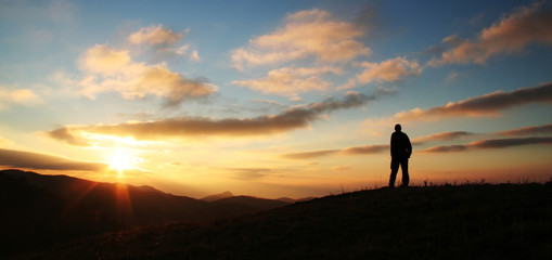 Obraz premium man on the sunset background