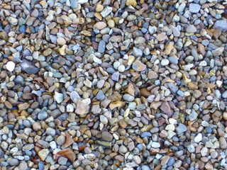 gravelly