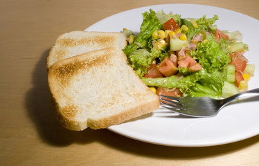 vegetable salad with toast