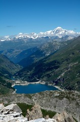 Obraz na płótnie Canvas Jezioro Chevril-dam Tignes