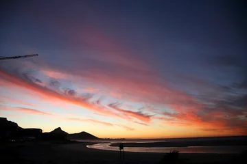 Foto op Plexiglas zonsondergang boven Kaapstad en omgeving © piccaya