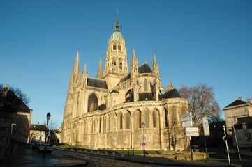 Fototapeta na wymiar Katedra Bayeux - rano
