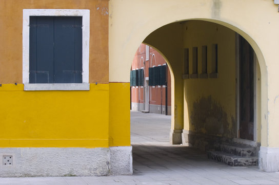 window and pasege in venice
